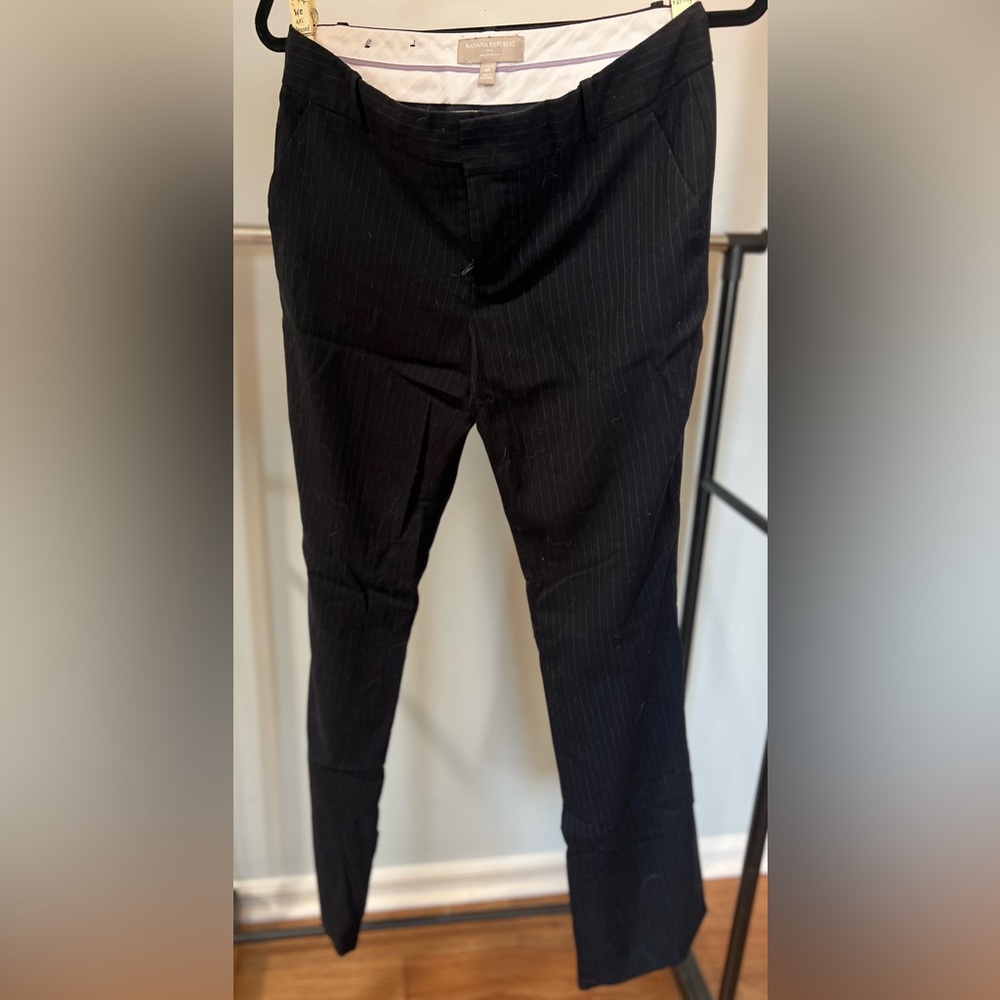 🟢 Women’s Banana Republic wide leg dress pants. black w/ blue vertical lines. 6R